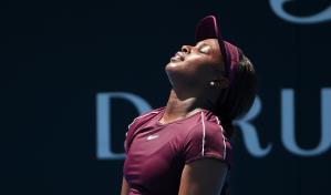 Sloane Stephens supera bache inicial, avanza en el torneo de Sydney