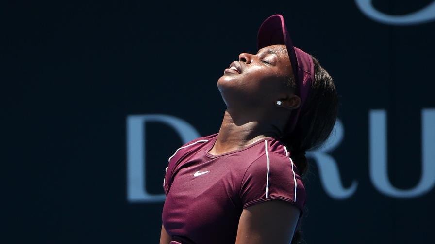 Sloane Stephens supera bache inicial, avanza en el torneo de Sydney