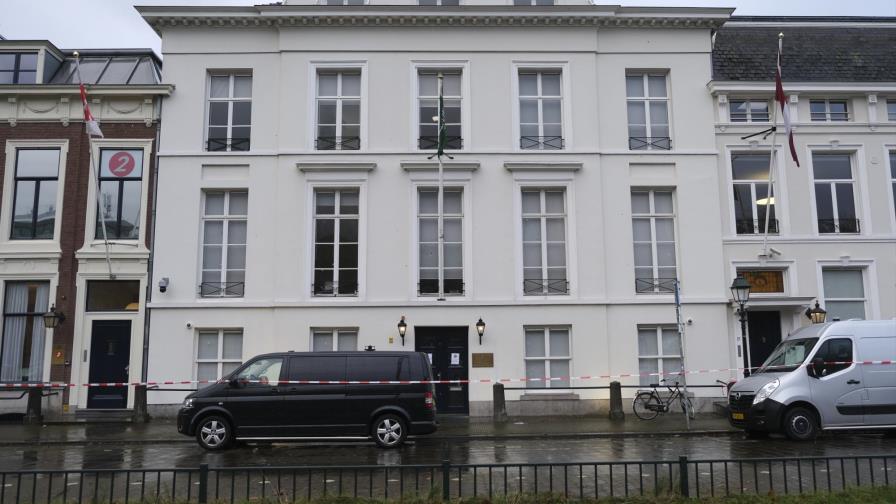 Balean la embajada saudí en Holanda; no hay heridos