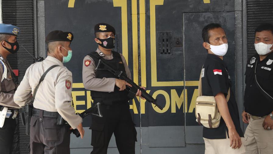 Incendio en prisión deja 41 reclusos muertos en Indonesia