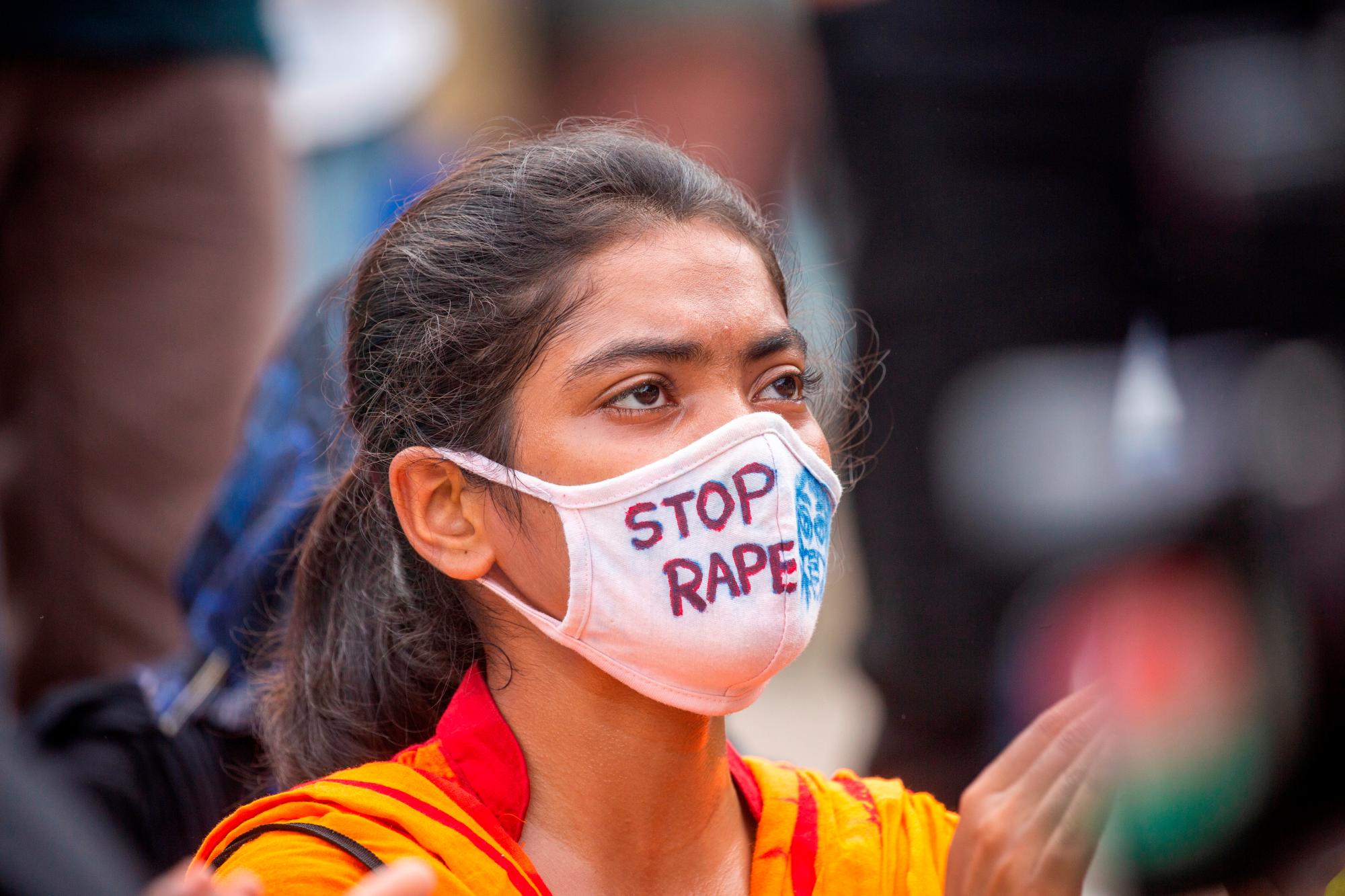 Las mujeres exigen el cese de las agresiones de parte de los hombres. 