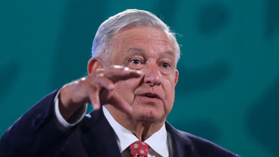 El presidente de México critica la demolición del edificio colapsado en Miami