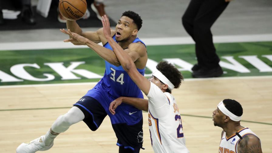 Los Suns derrotan a los Bucks 128-127 en la prórroga