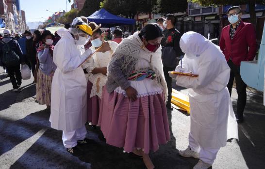 Retorna festividad folclórica en Bolivia pese al COVID-19