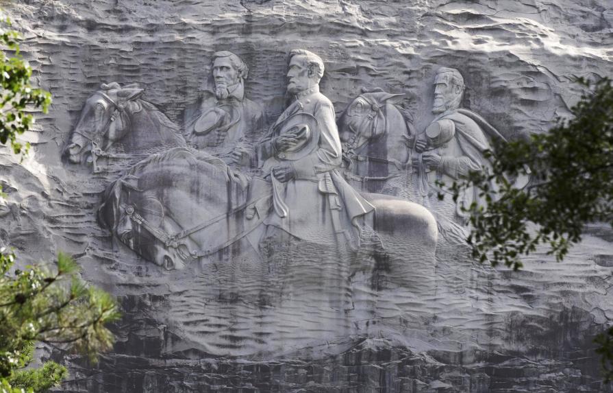 Un monumento a la Confederación está protegido por su tamaño