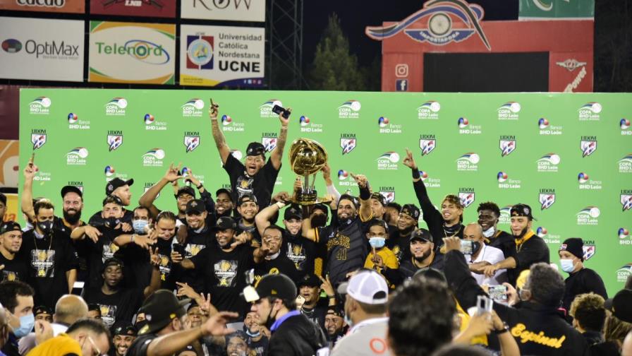 Famosos celebran triunfo de las Águilas Cibaeñas