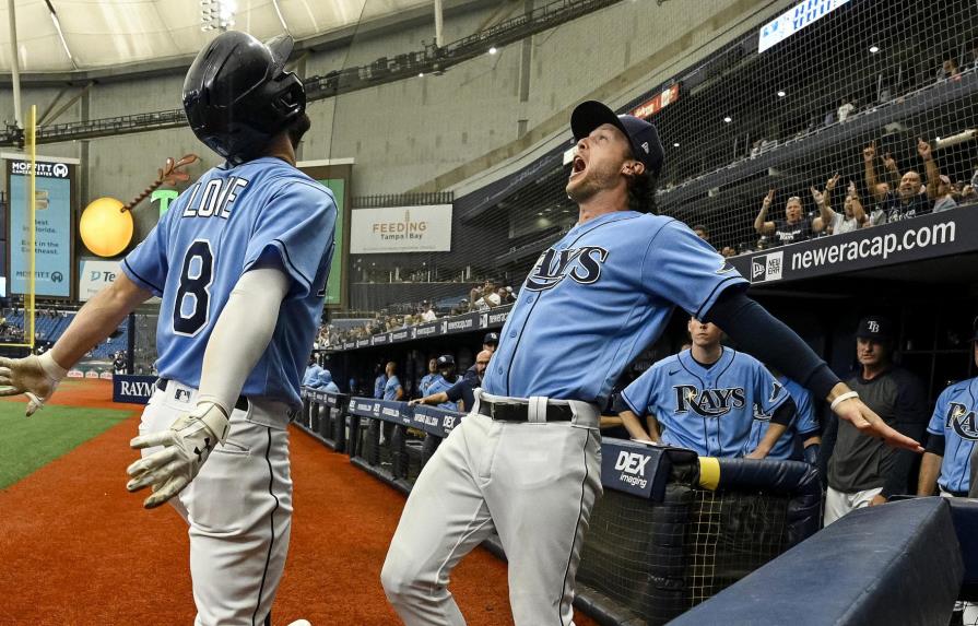 Lowe jonronea dos veces y Rays superan a Azulejos