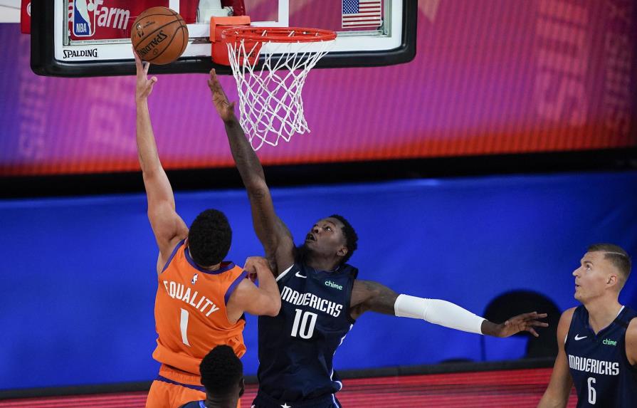 Suns ganan ante Mavericks su 2do juego en regreso de la NBA