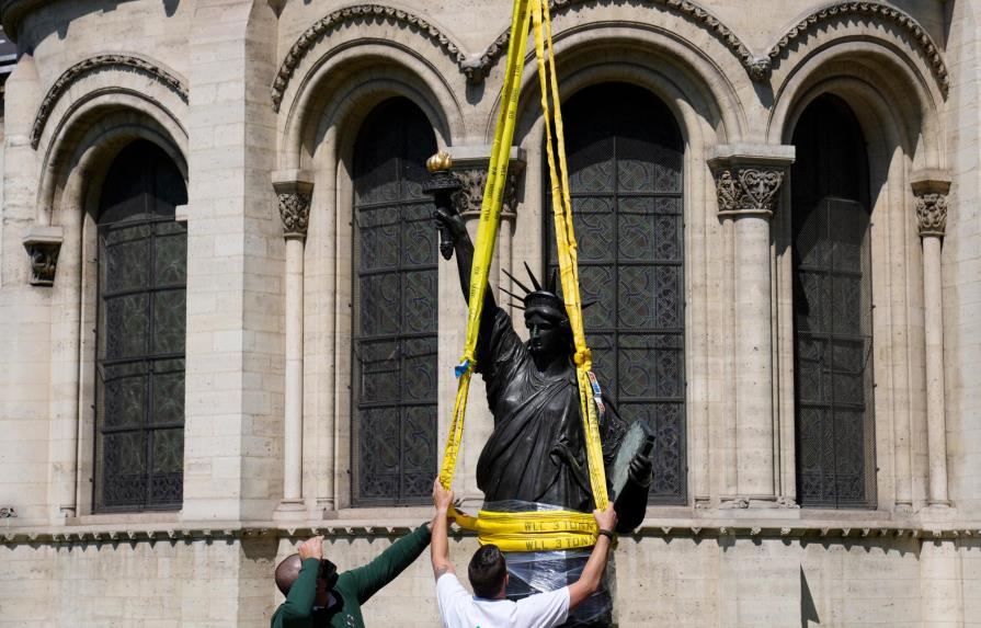 Francia envía a EEUU réplica de la Estatua de la Libertad