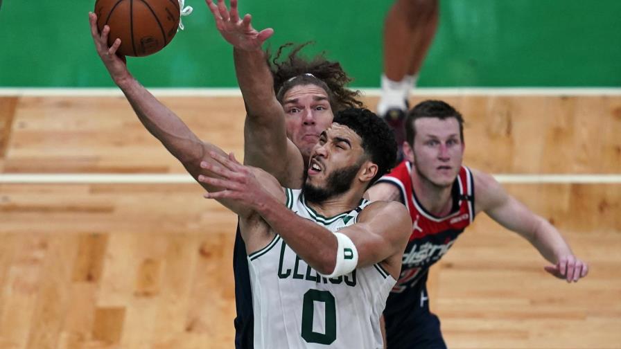 Tatum logra 50 puntos; Celtics superan a Wizards en repesca
