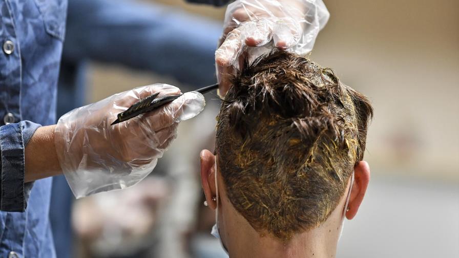 Reabren salones de belleza en Alemania tras cuarentena