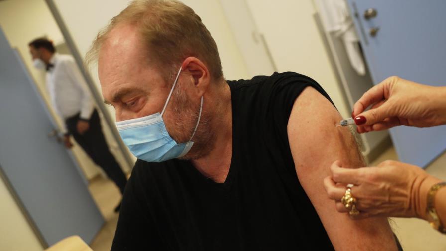 Hungría empieza a administrar vacuna china contra COVID-19