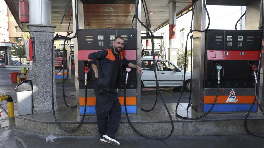 Ciberataque golpea a gasolineras de Irán Ciberataque golpea a gasolineras de Irán