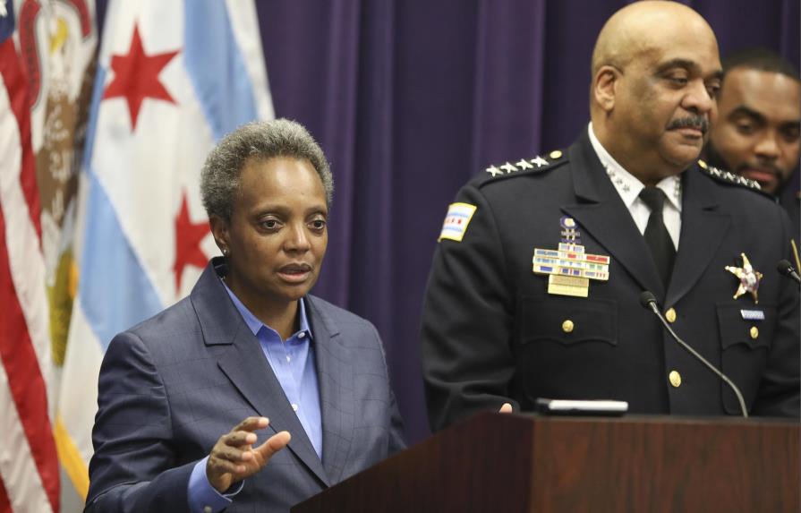 Destituyen jefe policial de Chicago por estar tomando tragos