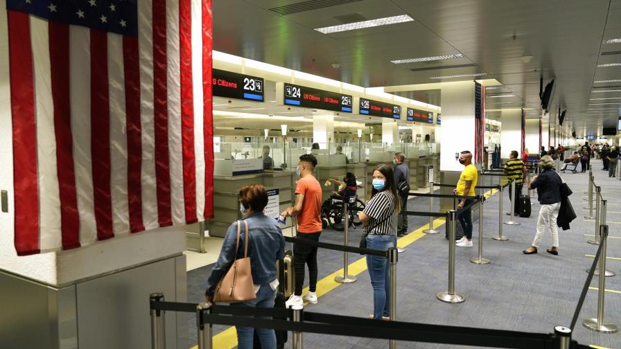 EEUU: Pese a pandemia, millones planean viajar por feriado
