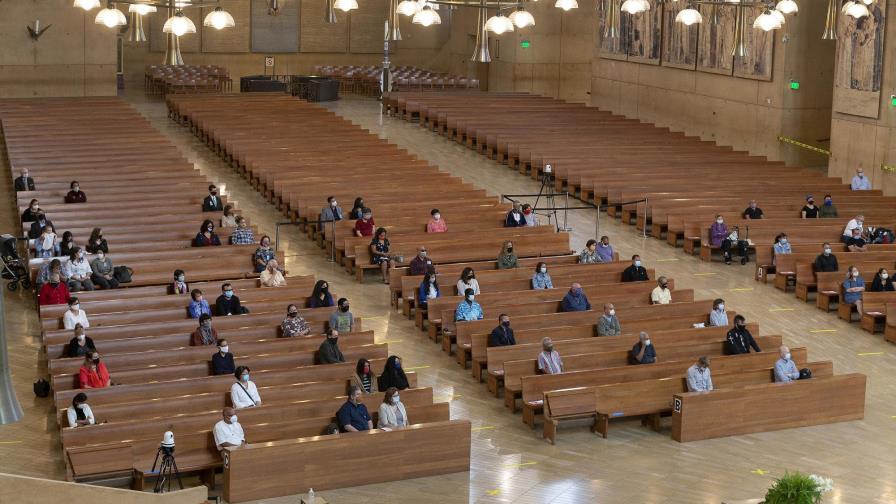 California relaja límites de aforo para servicios religiosos