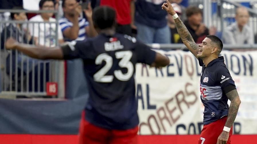 Con doblete de Bou, Revolution supera a Montreal