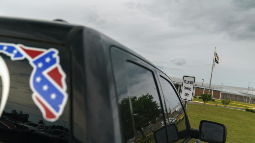 EEUU: supremacistas blancos trabajan impunemente en cárceles