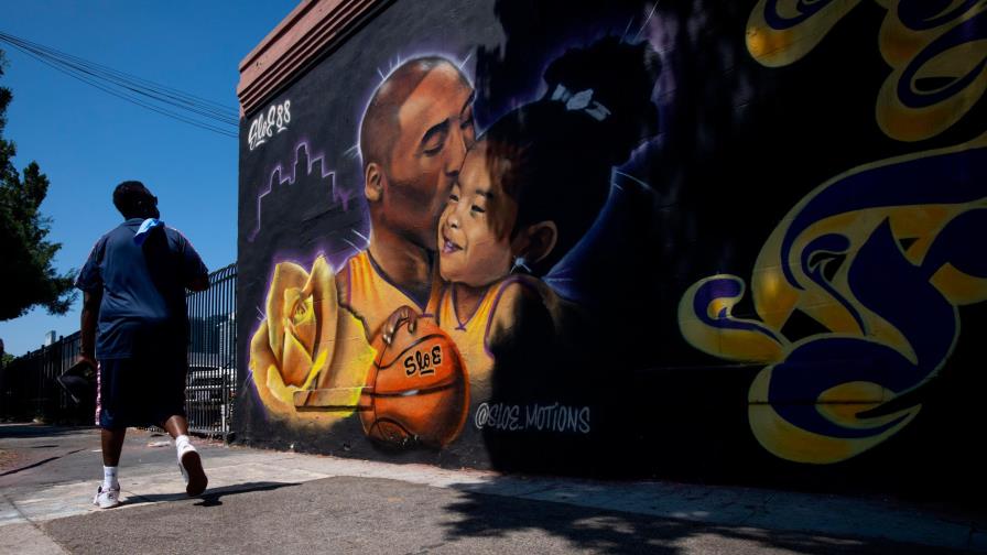La compañía que operaba el helicóptero de Kobe Bryant demanda a controladores La compañía que operaba el helicóptero de Kobe Bryant demanda a controladores