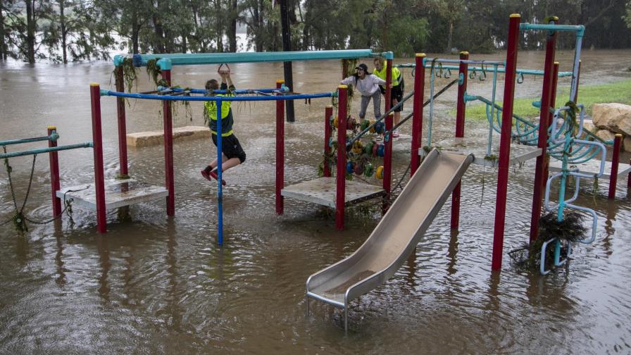 Las inundaciones en Australia aíslan docenas de pueblos