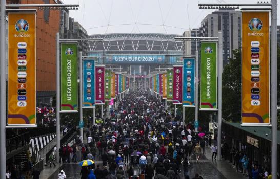 El COVID-19 suma 4 millones de muertos, un suicidio en Perú El COVID-19 suma 4 millones de muertos, un suicidio en Perú