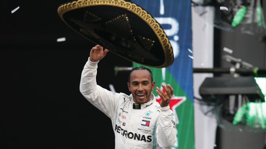 Tras firmar patrocinio, Mercedes espera compromiso de Lewis Hamilton Tras firmar patrocinio, Mercedes espera compromiso de Lewis Hamilton
