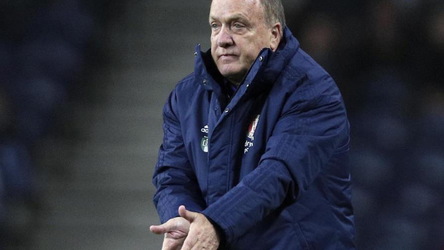 Dick Advocaat extiende contrato para dirigir a Feyenoord