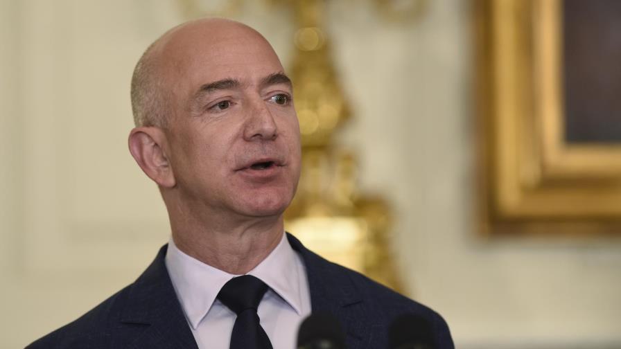 Bezos dona 100 millones de dólares a fundación de Obama Bezos dona 100 millones de dólares a fundación de Obama