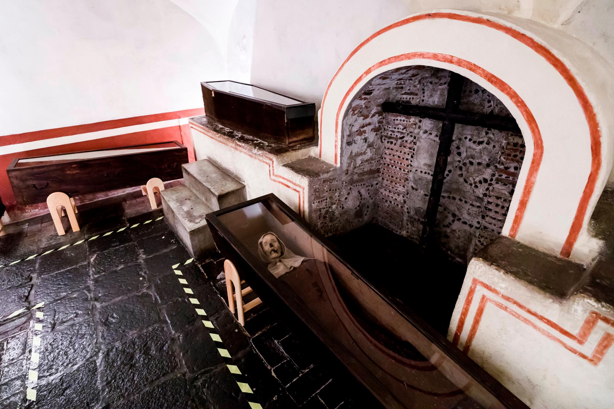 Fotografía del 13 de enero de 2020 que muestra cuerpos momificados de unos 300 años de antigüedad, exhibidos en el museo del El Carmen, en Ciudad de México (México).