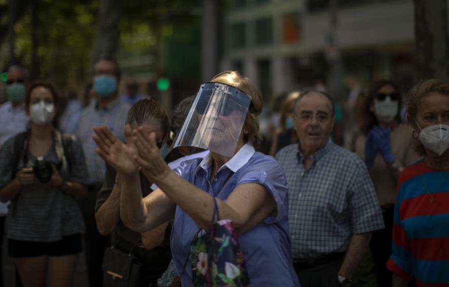 Miles protestan contra las medidas del gobierno de España