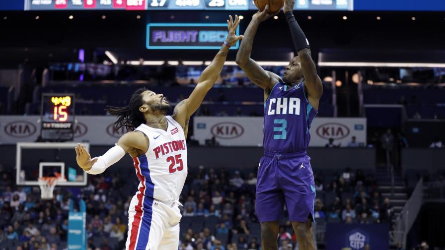 Hornets vencen a Pistons por 8va vez seguida