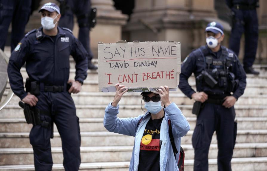 Miles acuden a protesta de Black Lives Matter en Australia