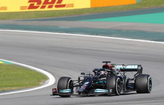 Hamilton sorprende a Verstappen al ganar en Brasil