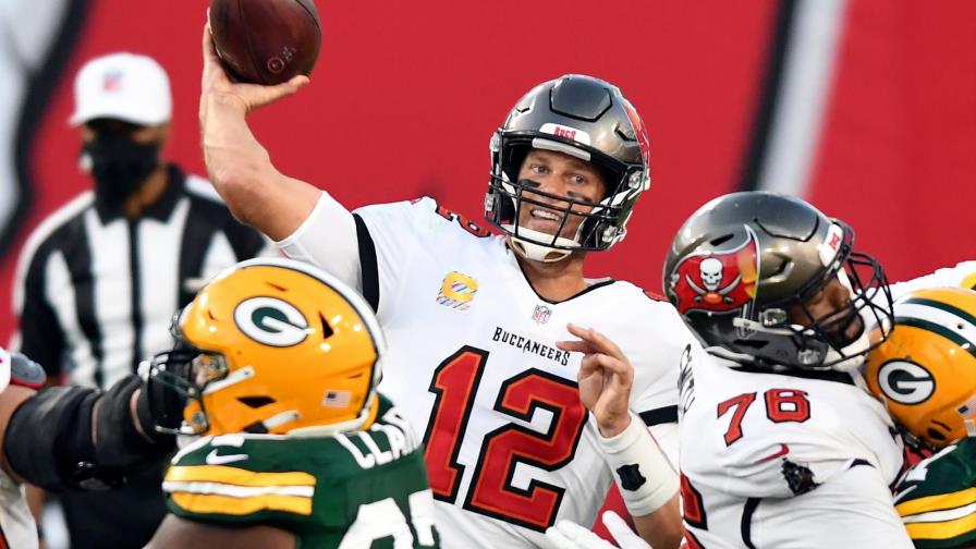 Brady supera a Rodgers, y Bucs aplastan 38-10 a Packers