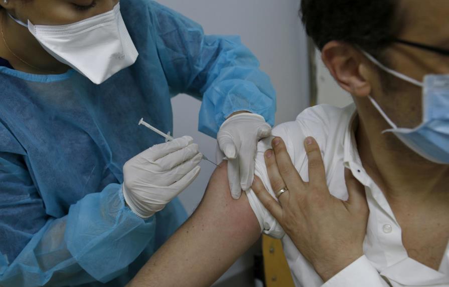 AP Explica: arranca plan de vacunación de ONU con problemas