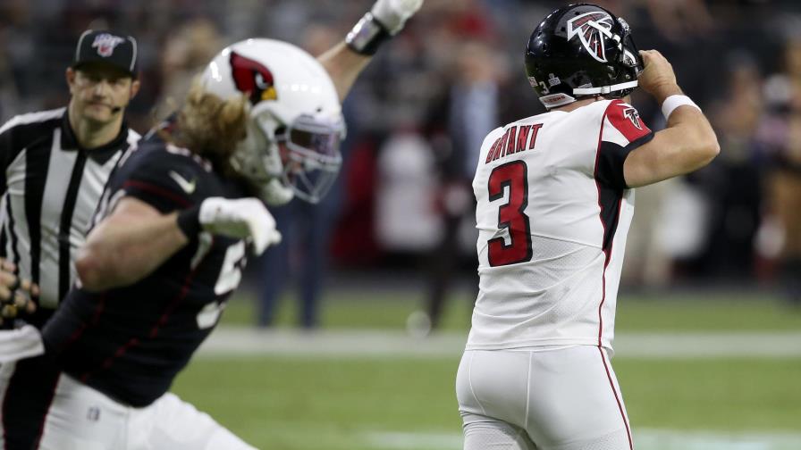 Cardinals superan a Falcons; Bryant falla punto extra