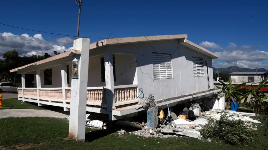 Puerto Rico recupera lentamente la electricidad mientras se intensifica la ayuda