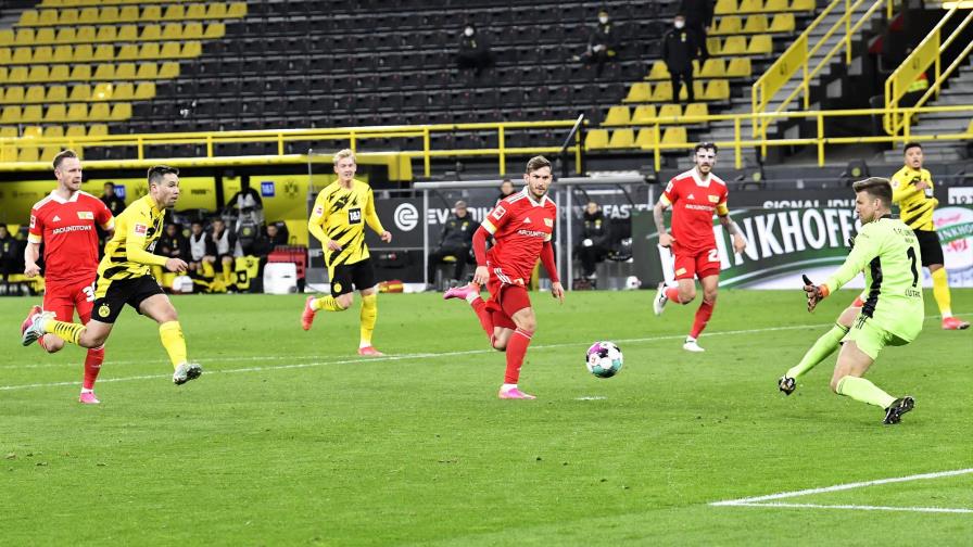 Dortmund derrota a Union Berlín y no renuncia a la Champions