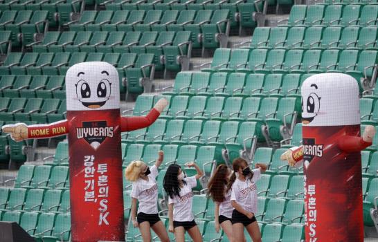 A jugar: liga coreana de béisbol arranca sin público