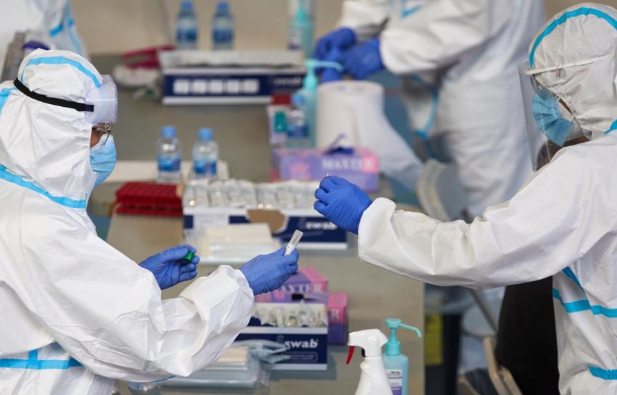 Más de 3,000 personas enfermas en China tras fuga de bacteria en un laboratorio