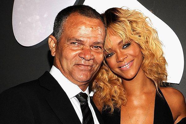Rihanna viaja a Barbados para llevarle respirador a su padre, que tiene coronavirus