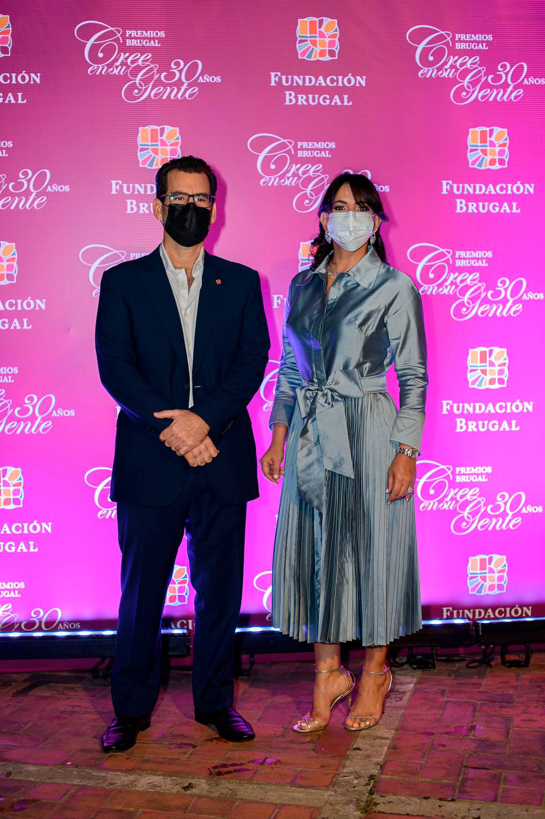 Franklin Báez Henríquez, VP de la Fundación Brugal, junto a Julinna Staffeld.
