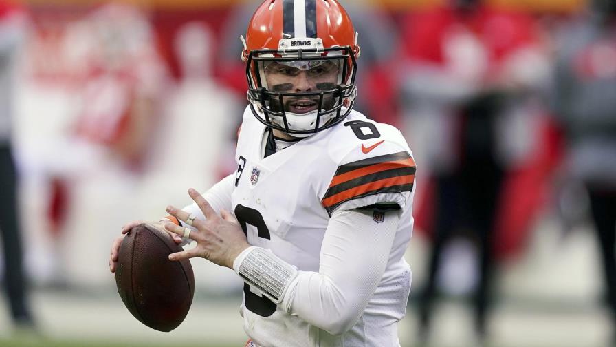 Browns extienden contratos de Mayfield y Ward por quinto año