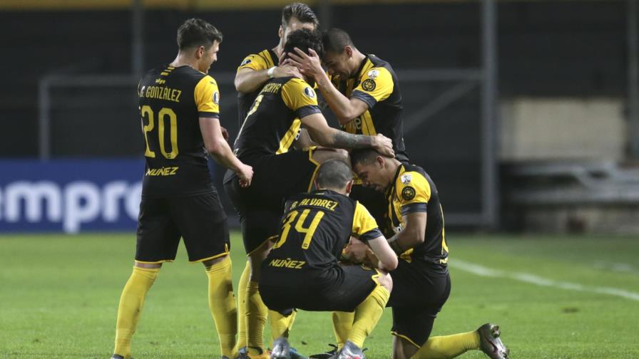 Peñarol golea a Colo Colo y revive en la Libertadores Peñarol golea a Colo Colo y revive en la Libertadores