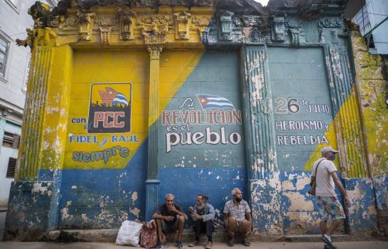 Cuba reduce subsidios y reordena su economía