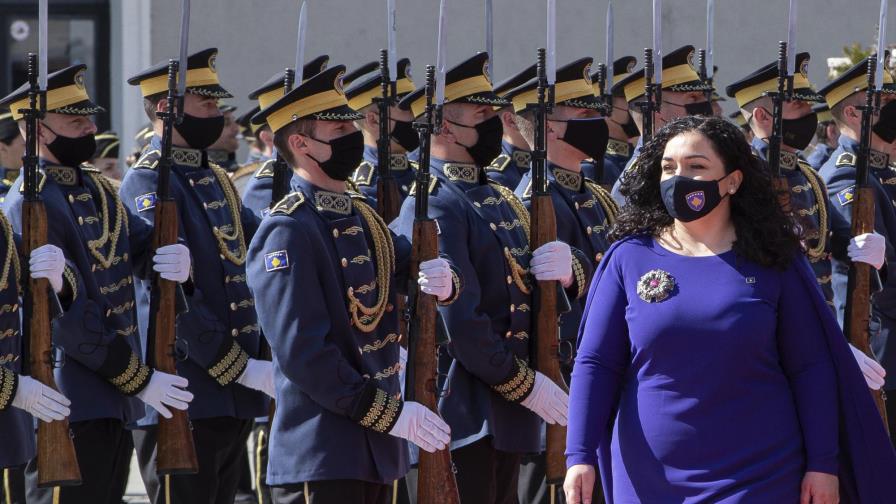 Con 38 años de edad, asume cargo presidenta de Kosovo