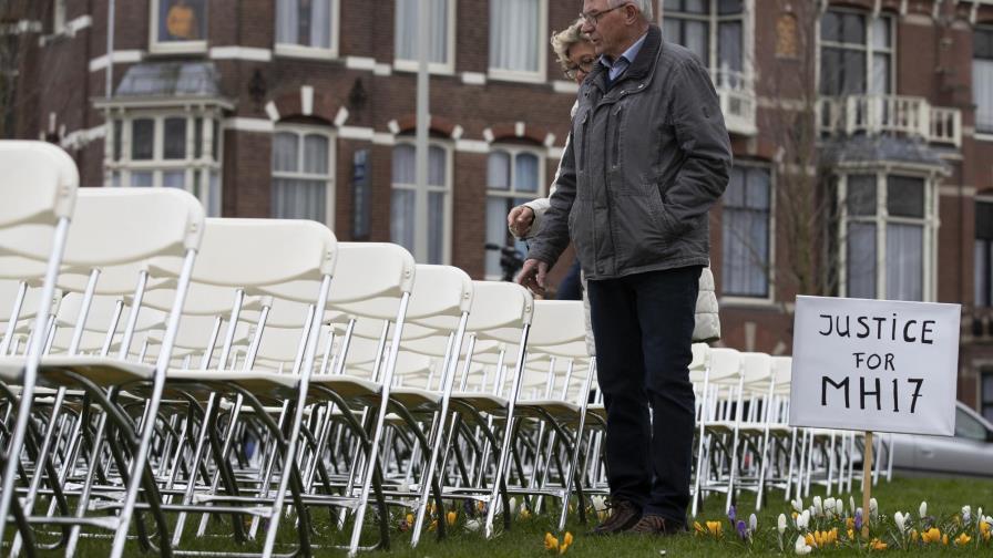 Protestan familiares de víctimas de derribo del MH17 Protestan familiares de víctimas de derribo del MH17