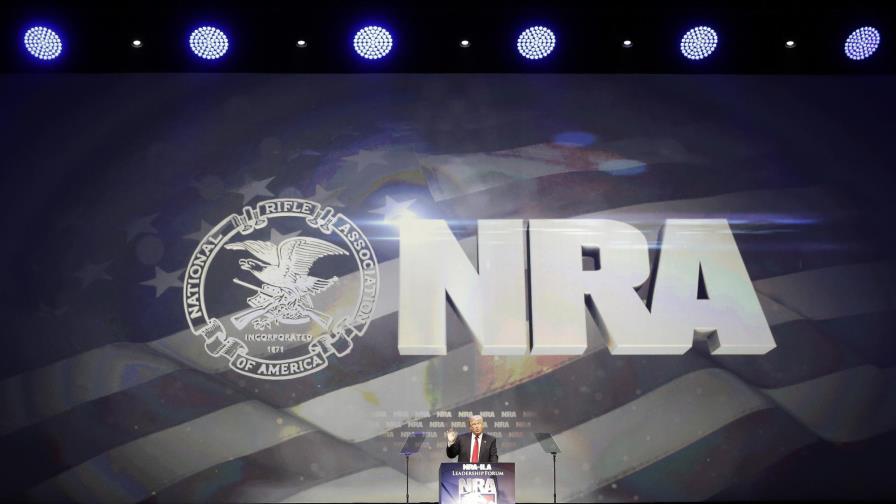 NRA sancionada en NY por vender seguros para usar armas
