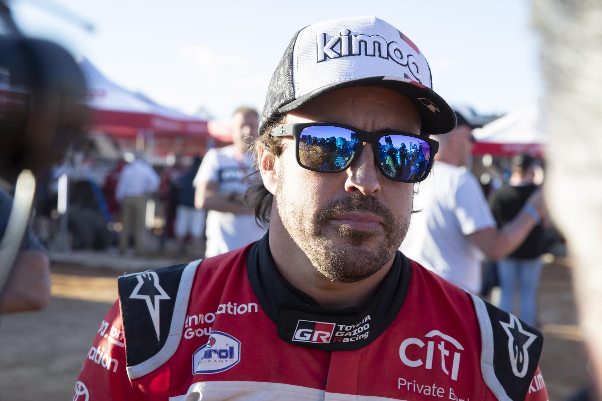 El piloto español Fernando Alonso muestra confianza en el rally Dakar y considera que puede ganar una de las etapas del mismo.