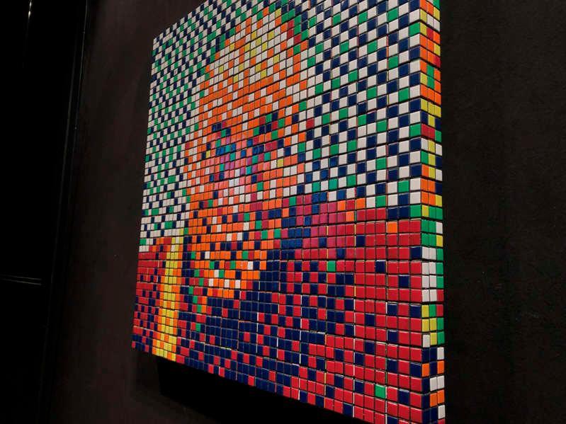 El “Rubik dalái lama” de Invader, subastado por más de 450,000 euros